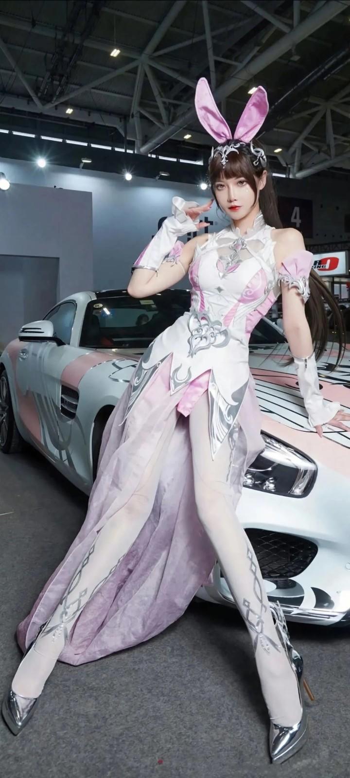 美女车模白丝美腿性感撩人私拍