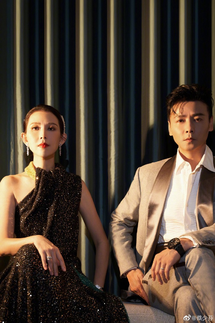 蔡少芬张晋狂撒狗粮大秀恩爱写真