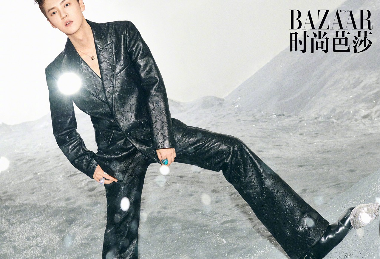 鹿晗银色沙丘芭莎大片利落短发帅气十足