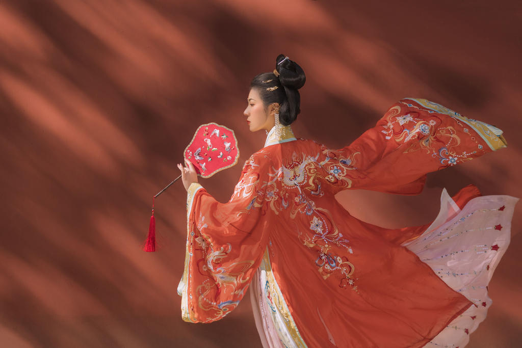 汉服美女手执罗扇唯美古风摄影