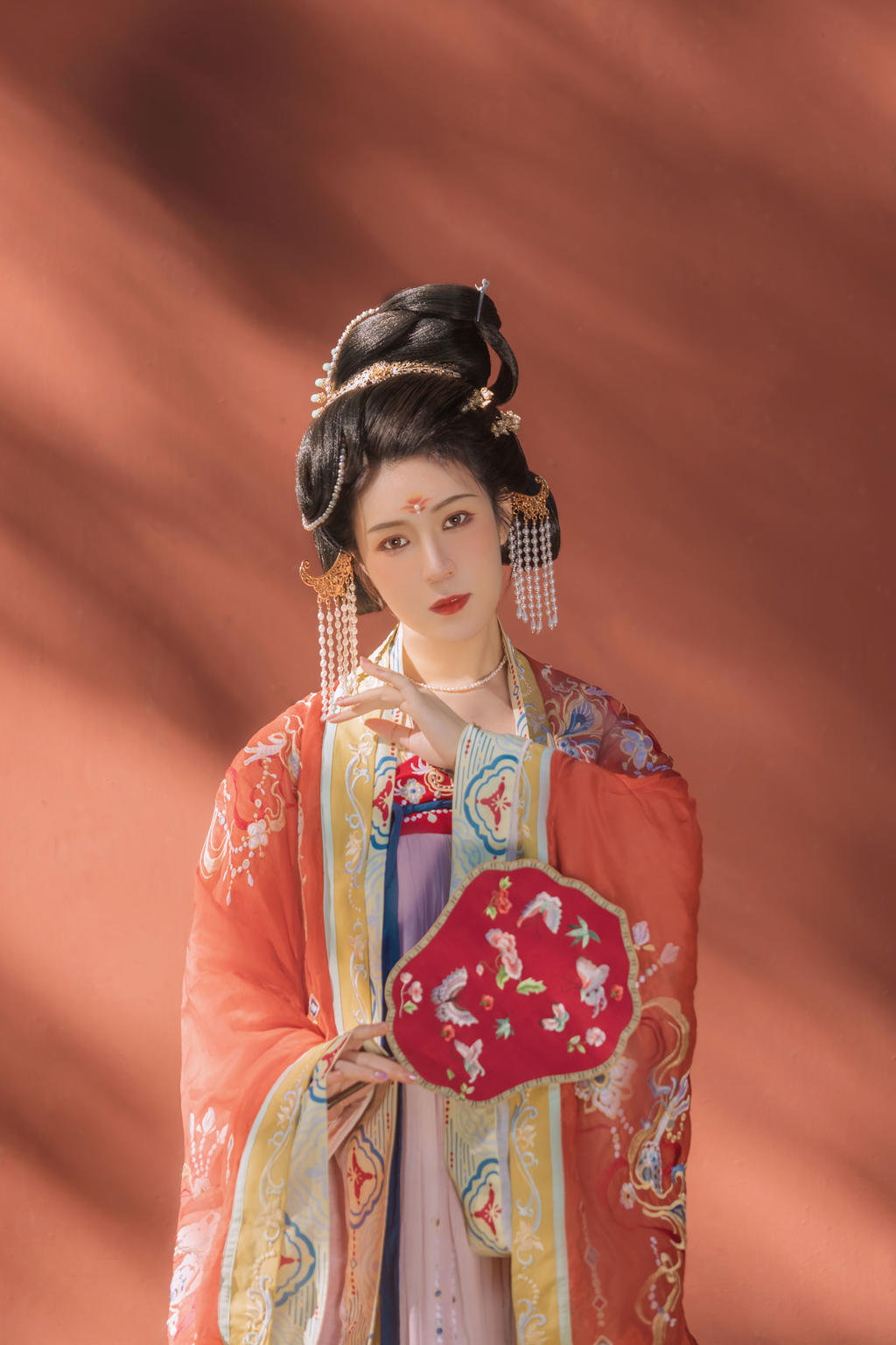 汉服美女手执罗扇唯美古风摄影