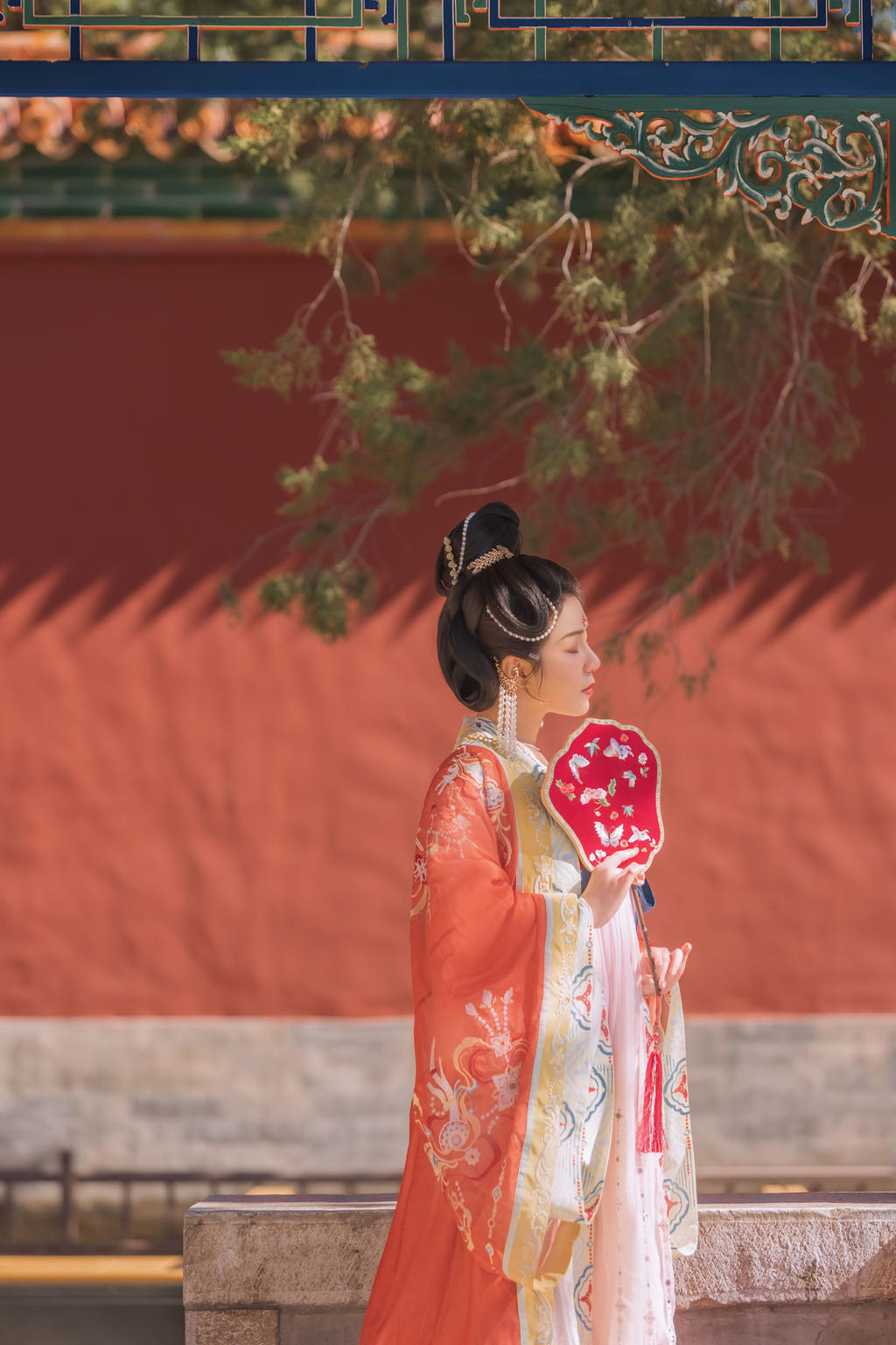 汉服美女手执罗扇唯美古风摄影