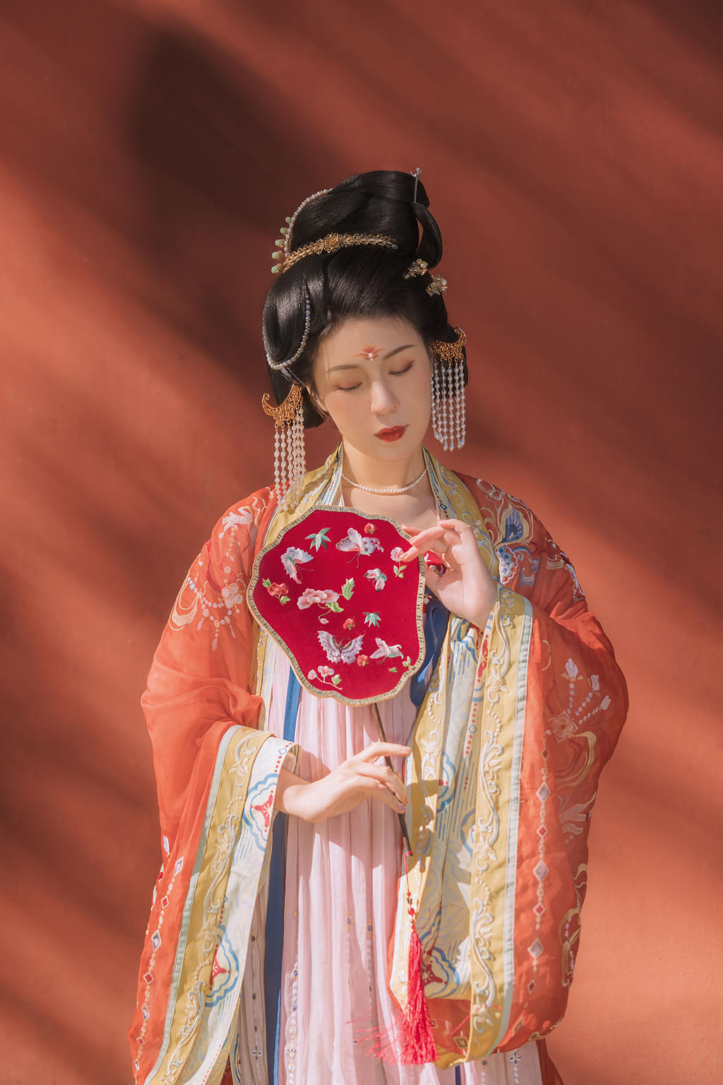 汉服美女手执罗扇唯美古风摄影