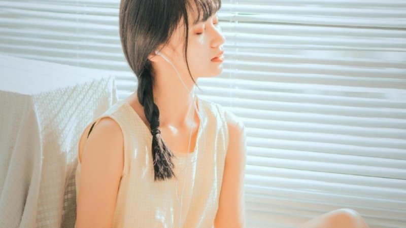 麻花辫美少女乖巧文静居家写真