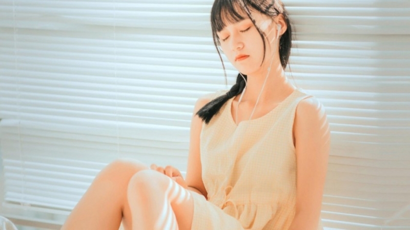 麻花辫美少女乖巧文静居家写真