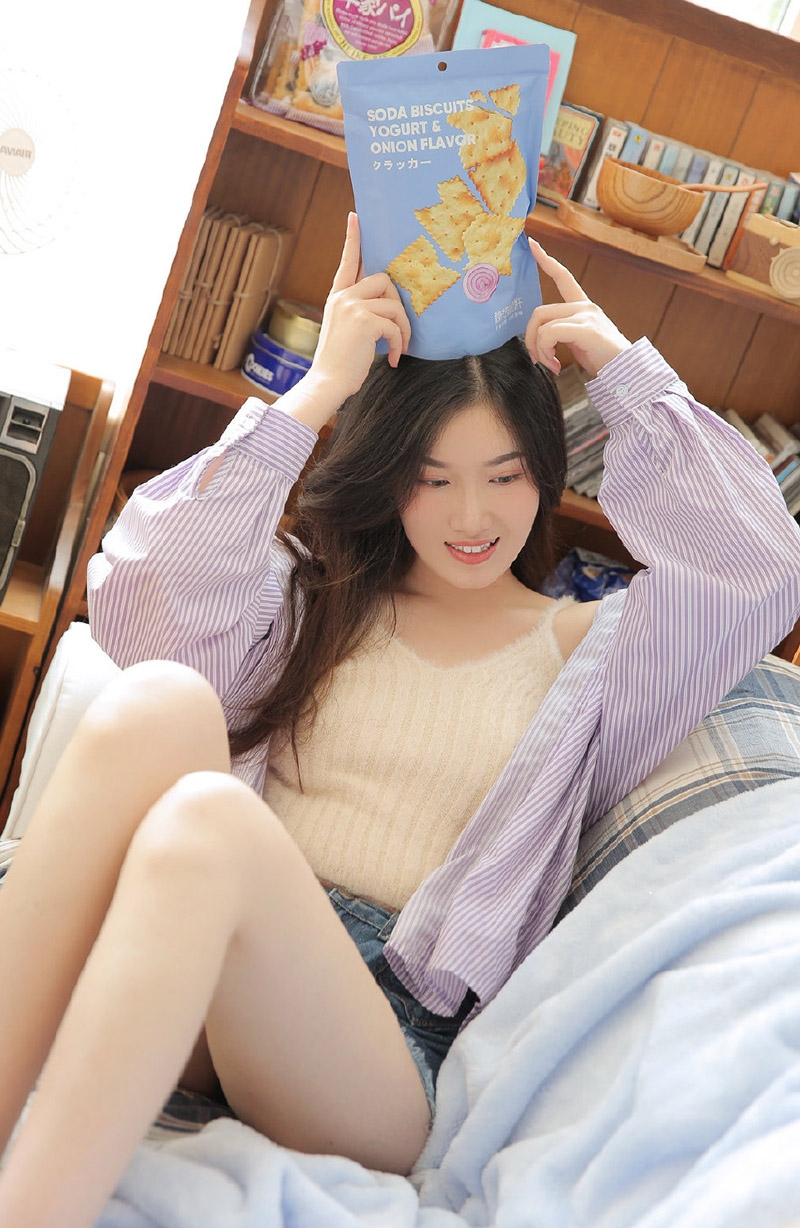 床上美女香肩美腿极品销魂私拍