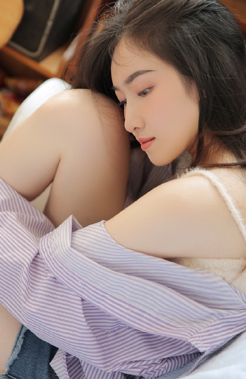 床上美女香肩美腿极品销魂私拍