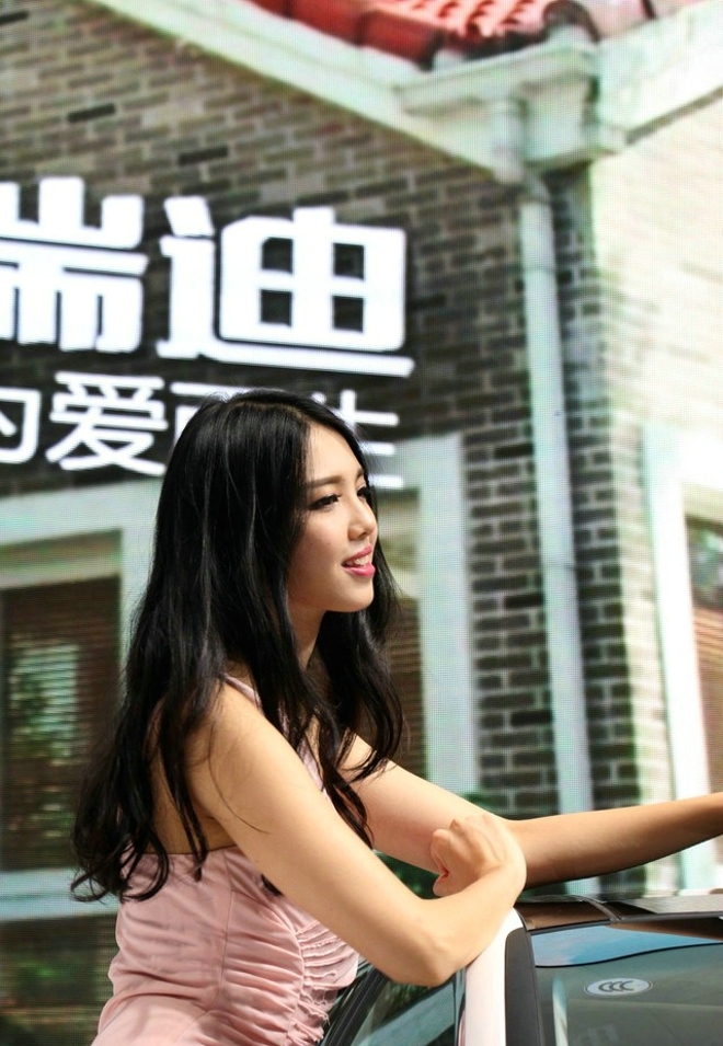 性感美女车模超短裙高跟鞋私拍