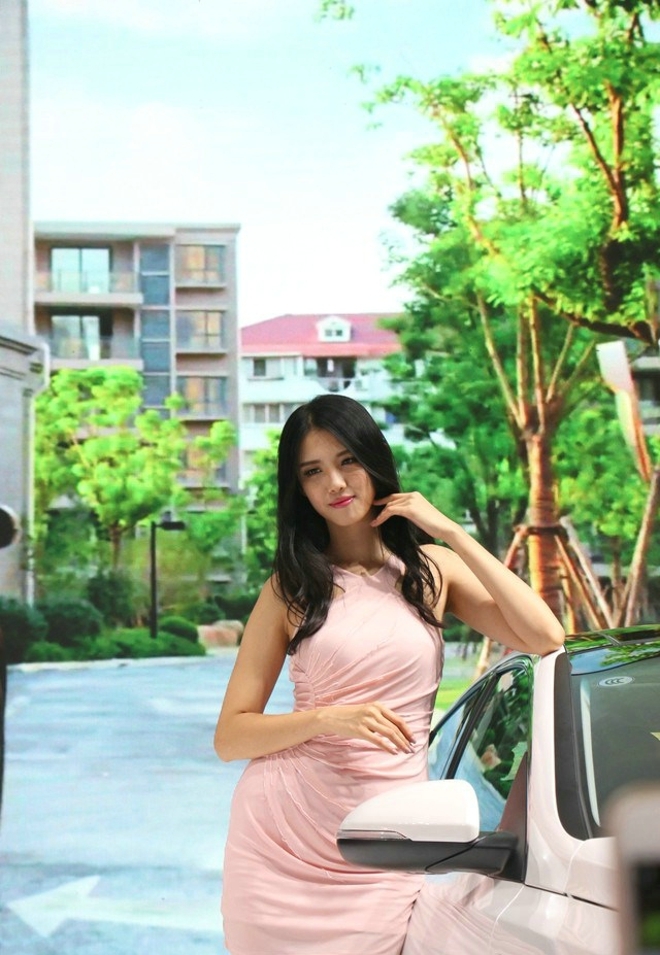 性感美女车模超短裙高跟鞋私拍