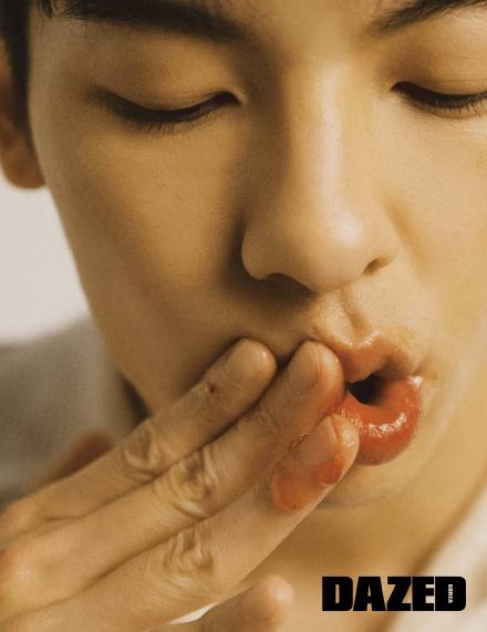 许光汉慵懒又随性男友风满满写真