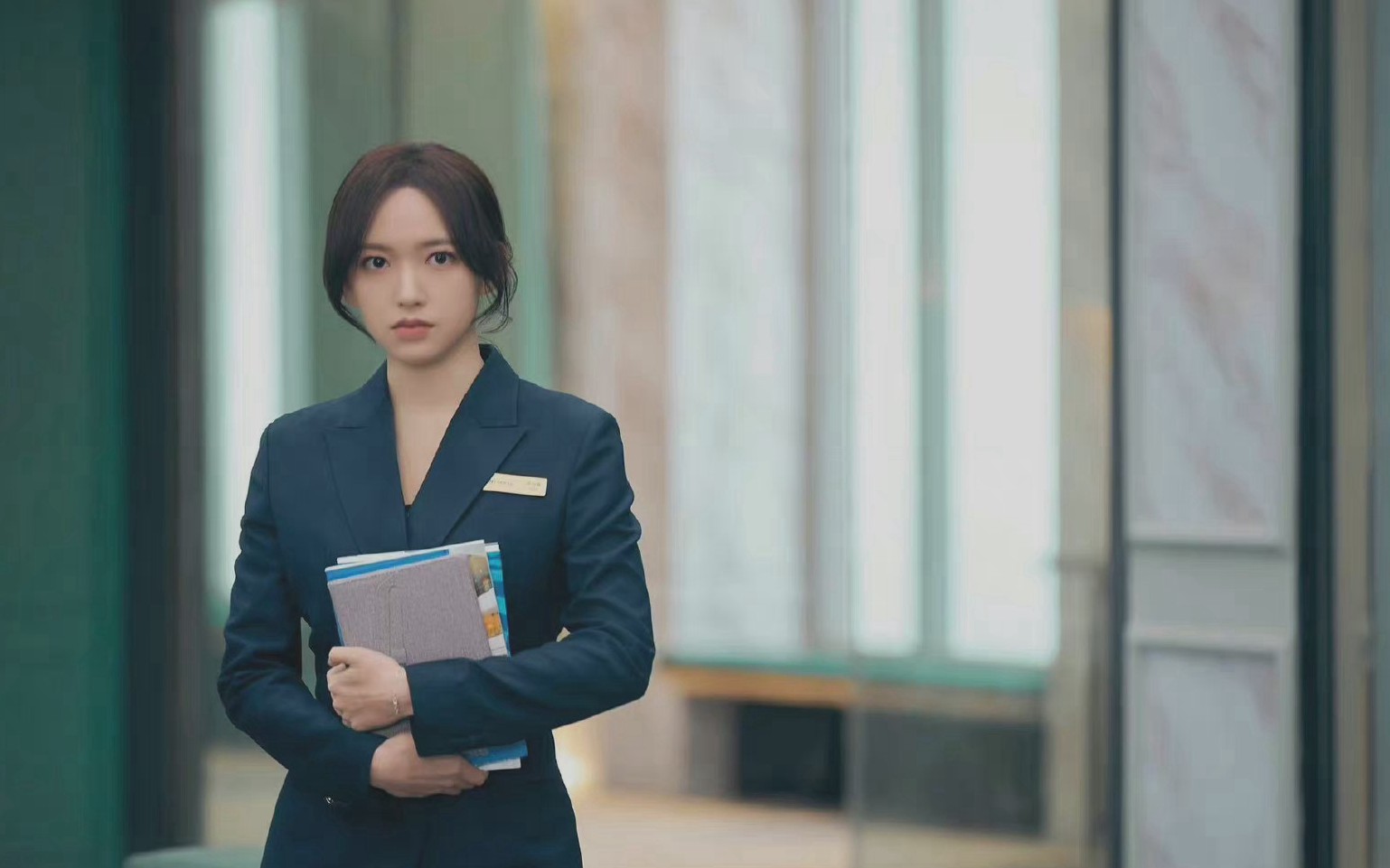 程潇把职场造型拿捏了！电视剧《良言写意》程潇职场造型图