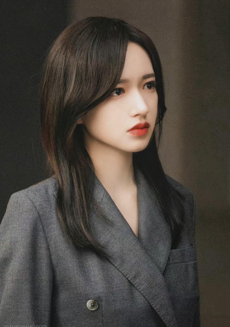 程潇把职场造型拿捏了！电视剧《良言写意》程潇职场造型图