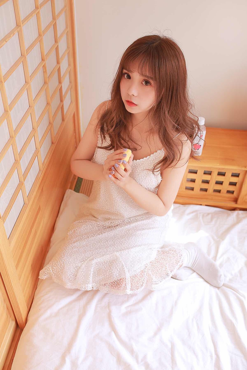 早安少女吊带睡裙慵懒随性图片