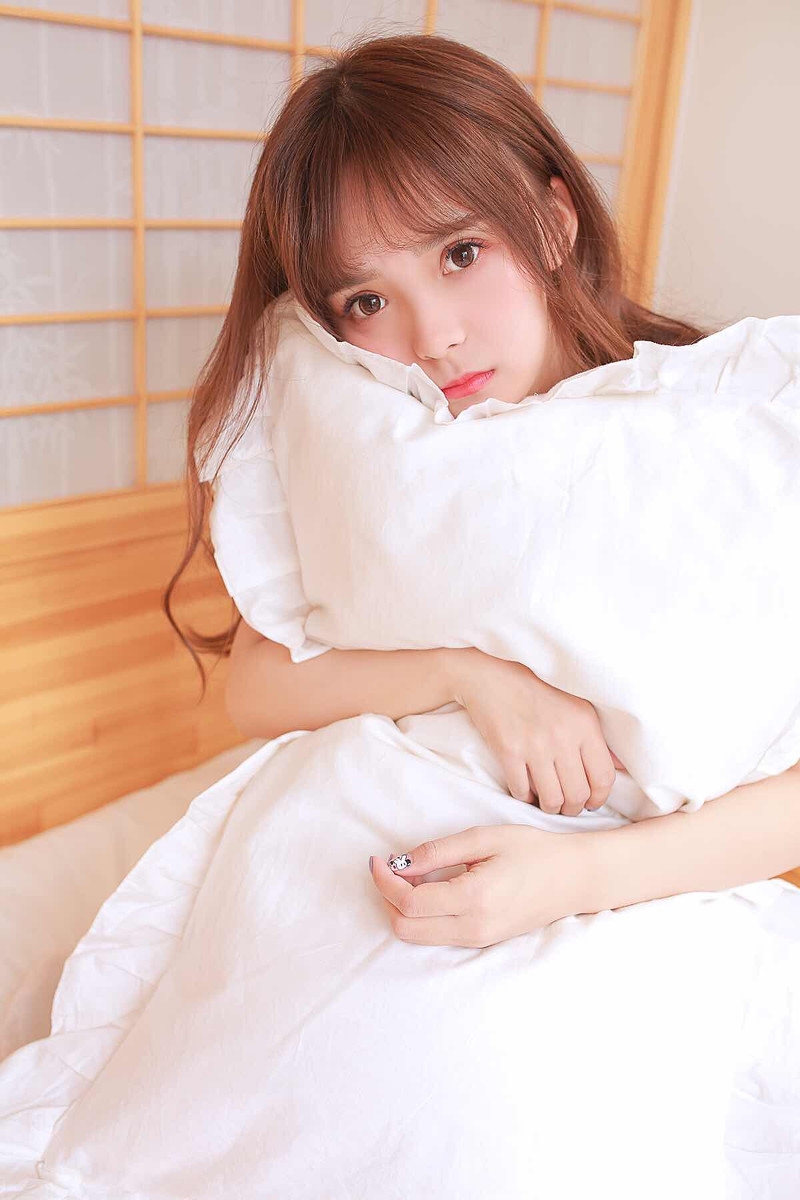 早安少女吊带睡裙慵懒随性图片