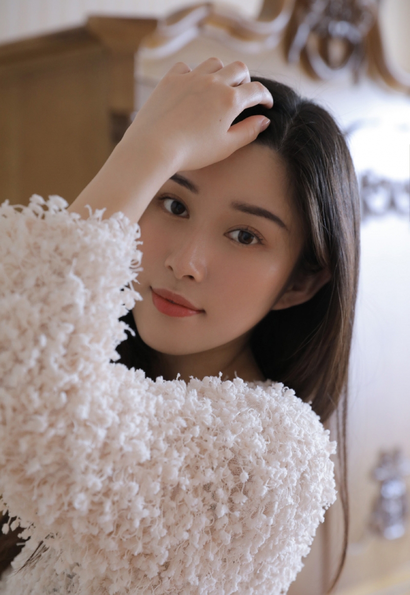 大长腿小姐姐黑长直发私房写真