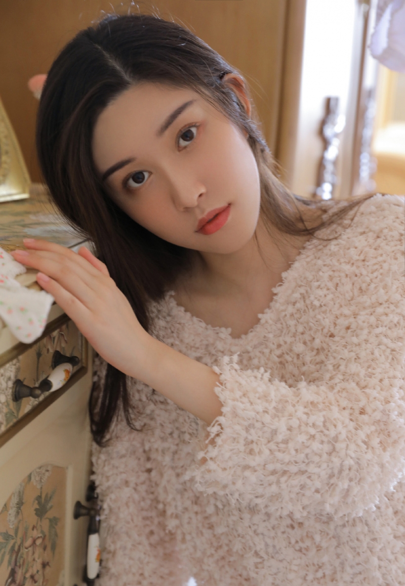 大长腿小姐姐黑长直发私房写真