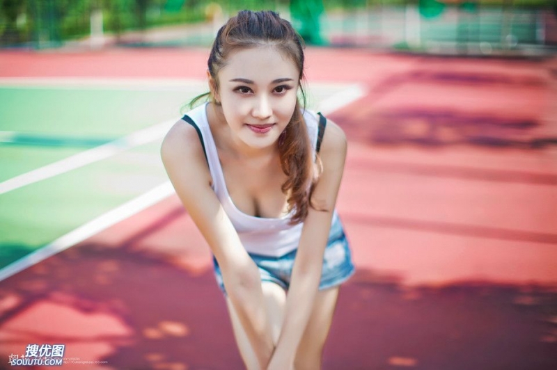 美女御姐前凸后翘细腰美腿热图