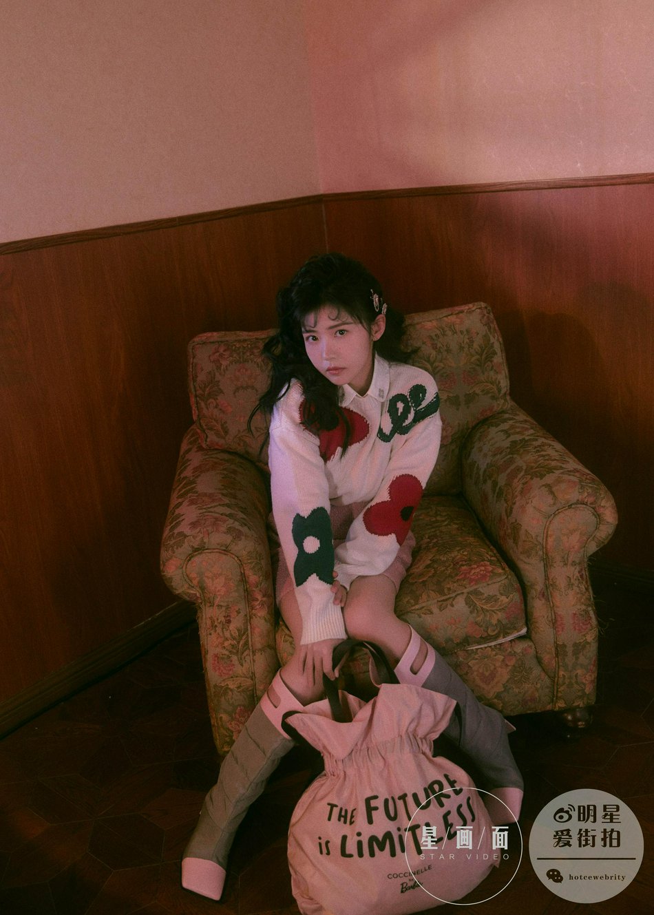 赖美云公主风造型甜美又俏皮写真