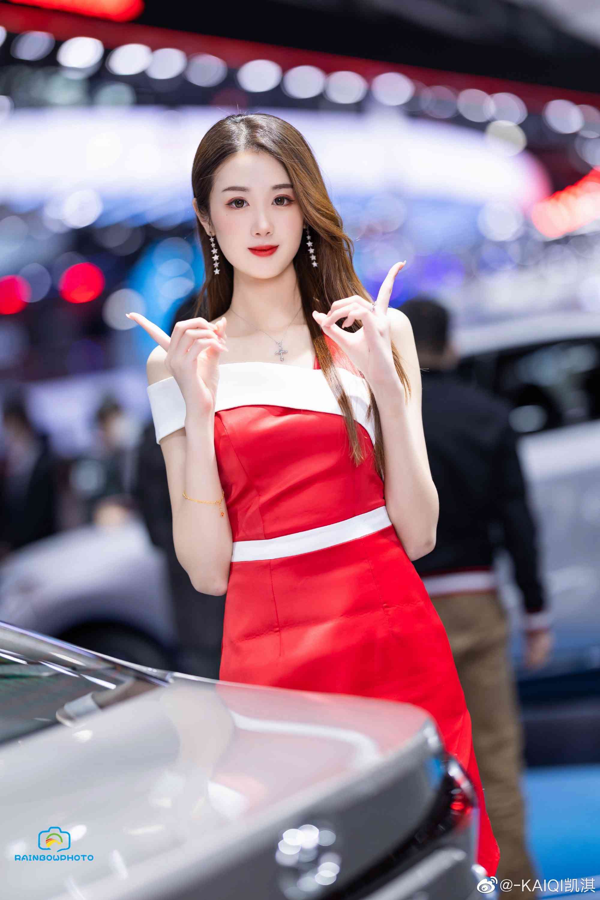 高跟美女车模美腿玉足诱惑私拍