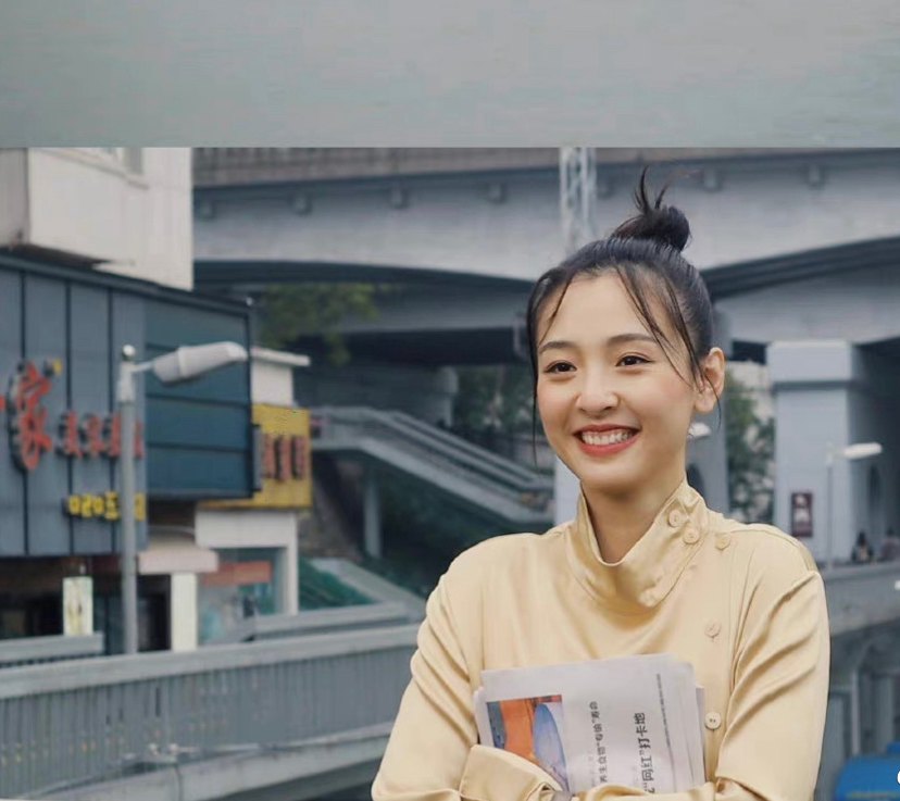 吴倩COSMO武汉姑娘大片感受武汉日夜烟火