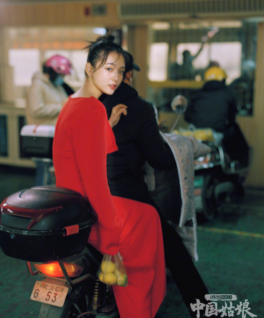 吴倩COSMO武汉姑娘大片感受武汉日夜烟火