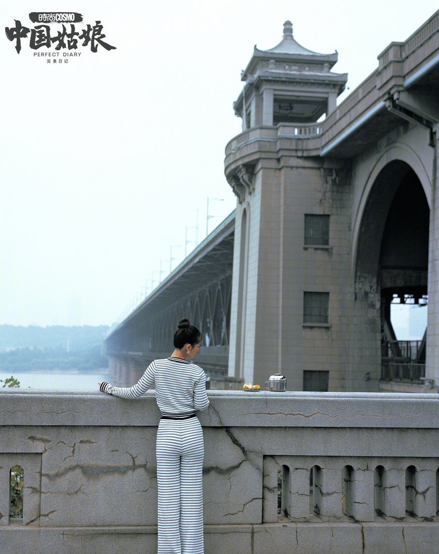 吴倩COSMO武汉姑娘大片感受武汉日夜烟火