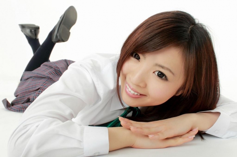 日本美女学生制服黑丝美腿写真