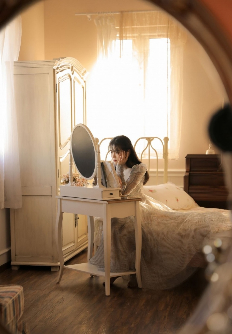 阳光下的床上美女妩媚妖娆辣图