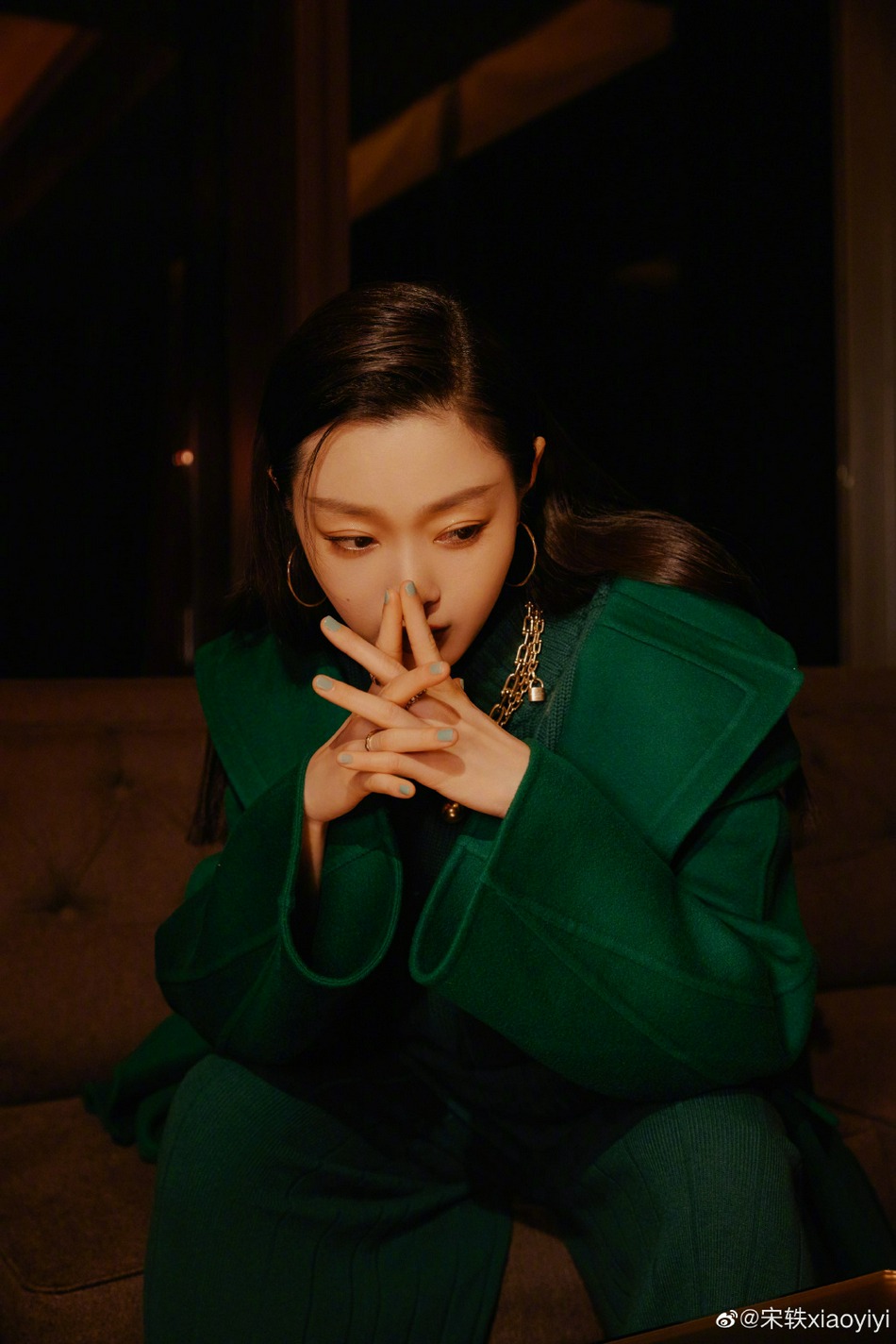 宋轶大背头造型冷艳又酷飒写真