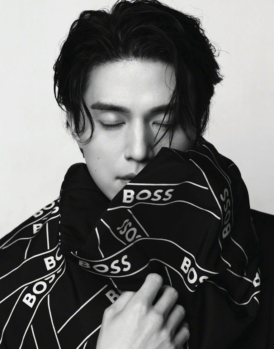 李栋旭智族GQ十二月封面湿发真空西装魅力写真