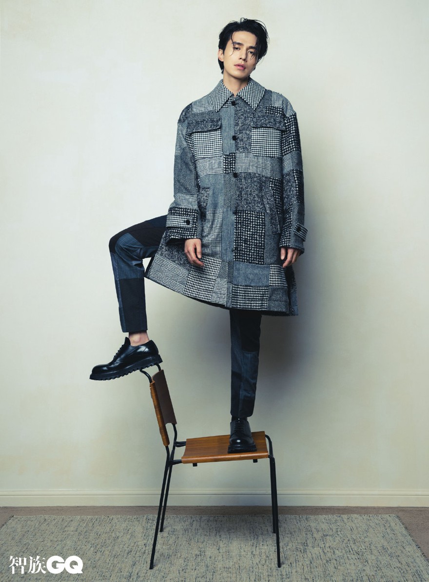 李栋旭智族GQ十二月封面湿发真空西装魅力写真