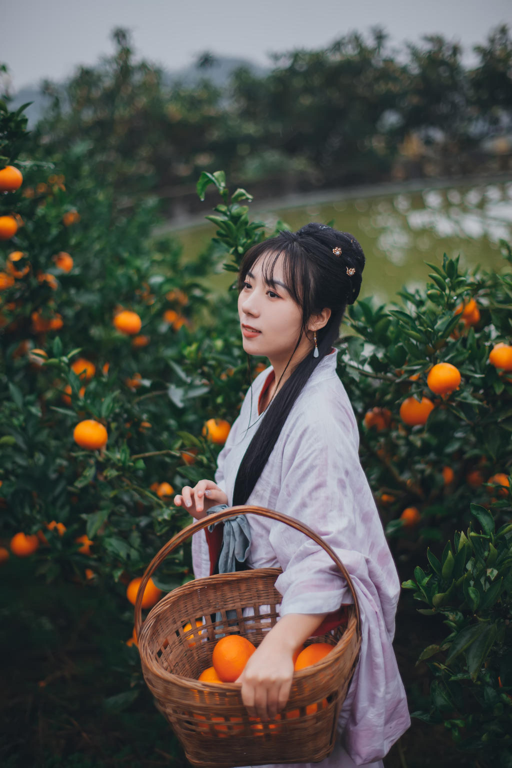 果园里的古装美女清新脱俗图片