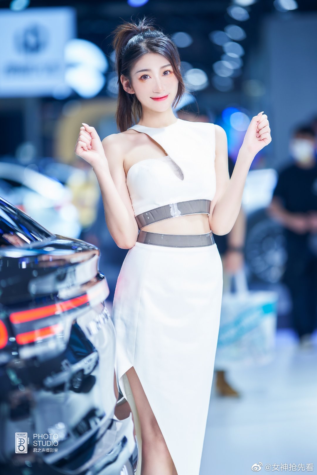 清纯靓丽美女车模细腰美腿私拍