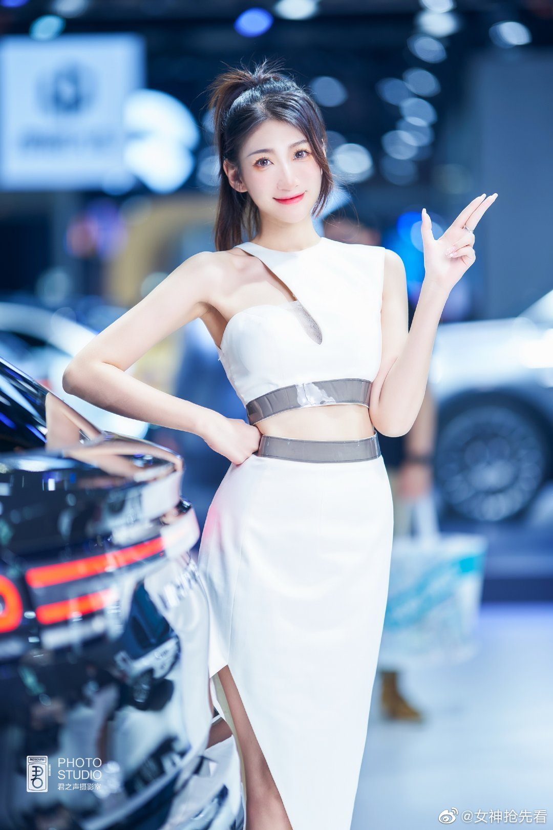 清纯靓丽美女车模细腰美腿私拍