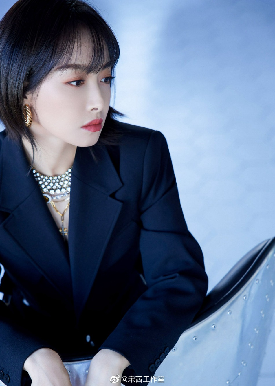 宋茜全黑造型酷飒十足写真美照