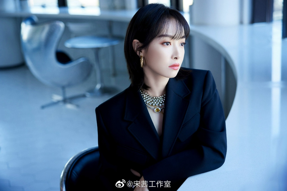 宋茜全黑造型酷飒十足写真美照