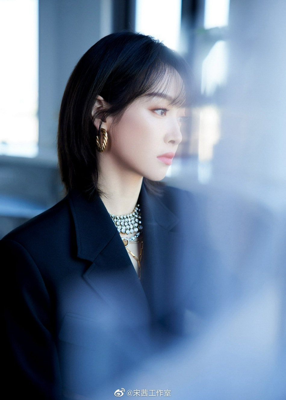 宋茜全黑造型酷飒十足写真美照