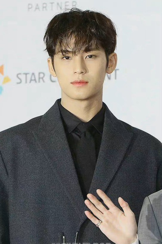 2021AAA颁奖礼部分嘉宾红毯高清图