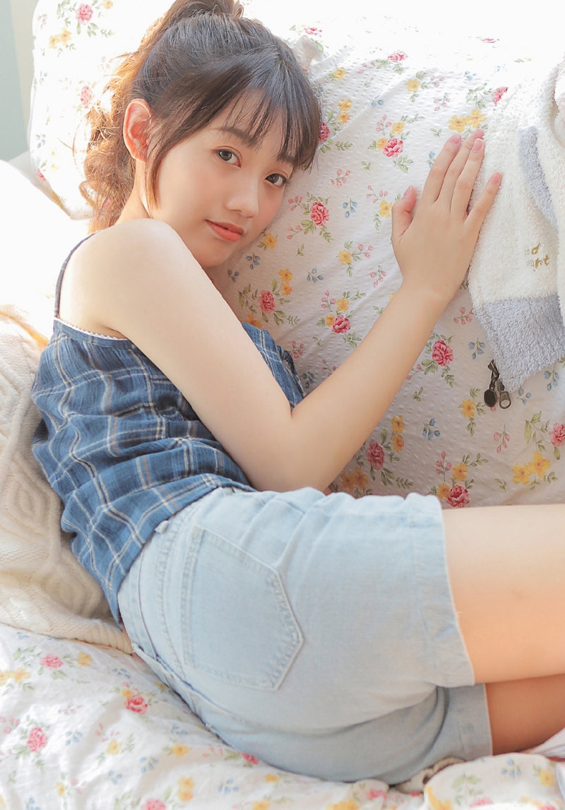 日本学生妹阳光味美腿玉足精品套图