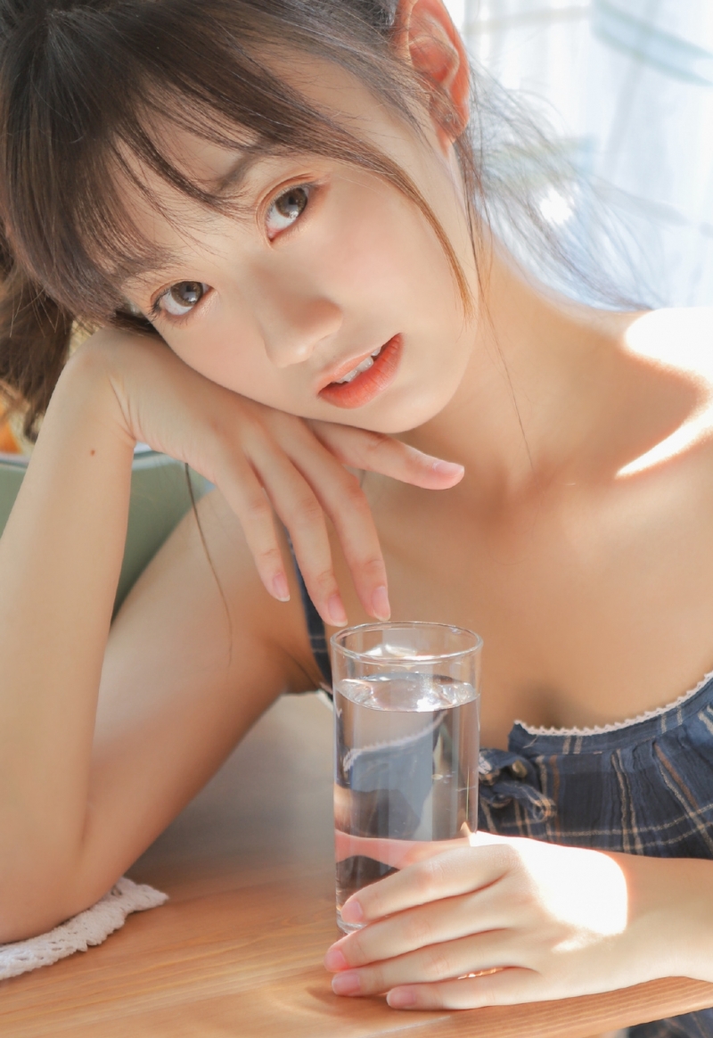 日本学生妹阳光味美腿玉足精品套图