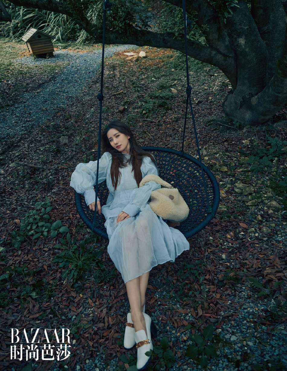 刘诗诗复古造型尽显飒爽柔美写真