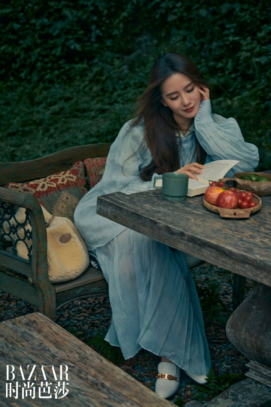 刘诗诗复古造型尽显飒爽柔美写真