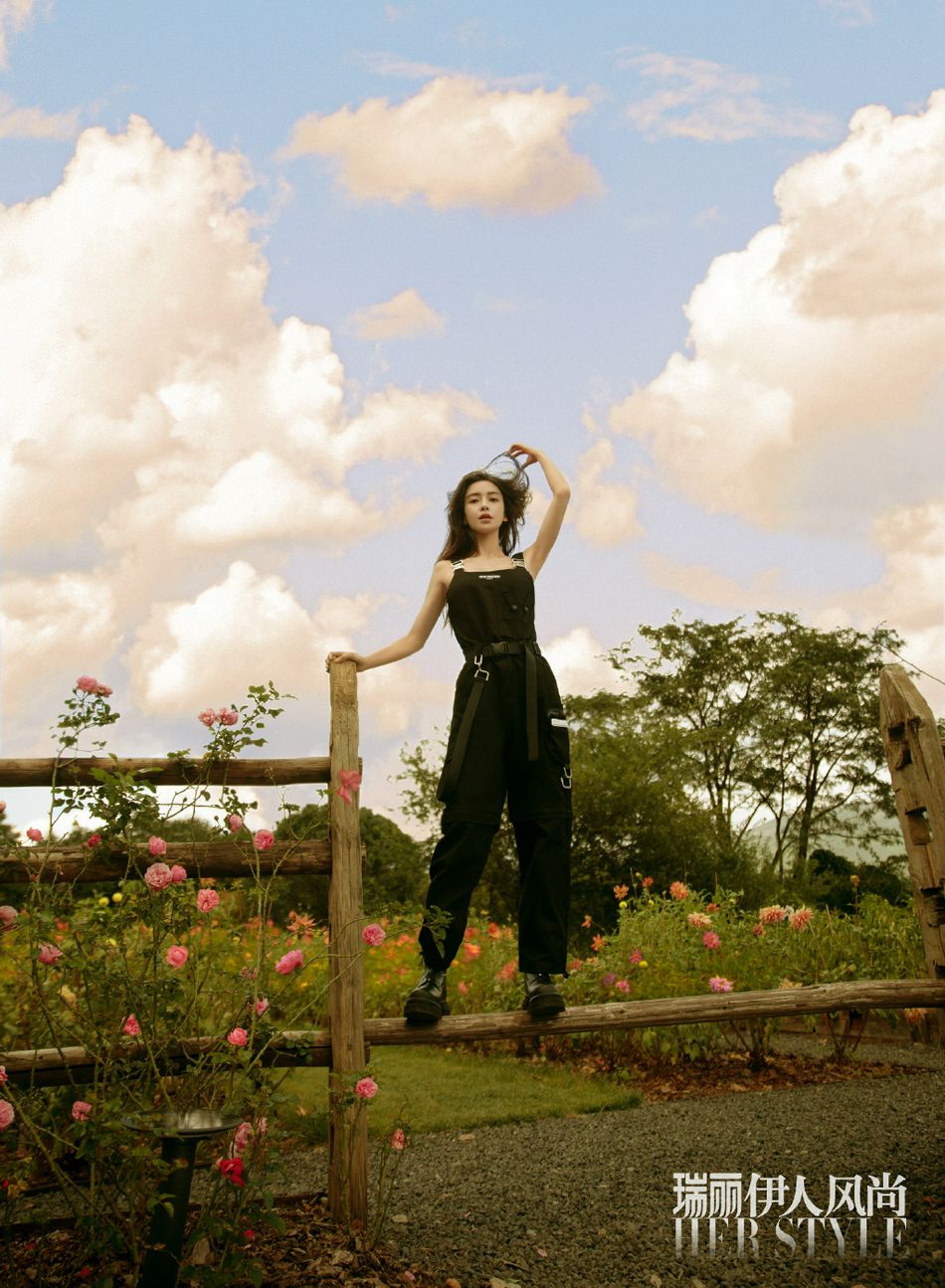 杨颖与大自然融为一体杂志写真