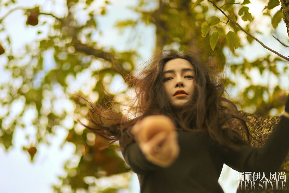 杨颖与大自然融为一体杂志写真