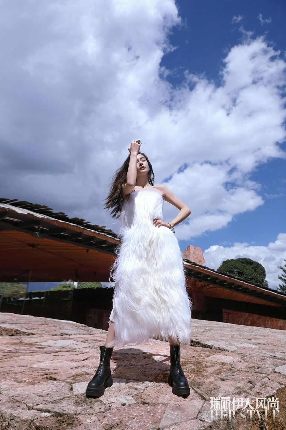 杨颖与大自然融为一体杂志写真