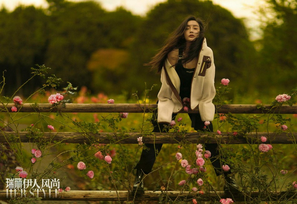 杨颖与大自然融为一体杂志写真