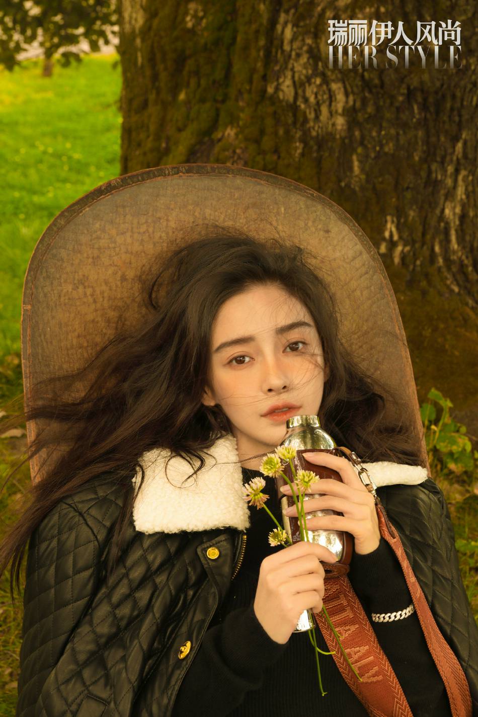 杨颖与大自然融为一体杂志写真