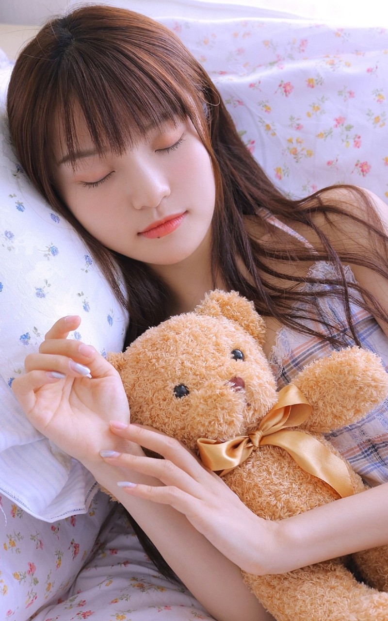 吊带裙美眉光滑牛奶肌精品套图