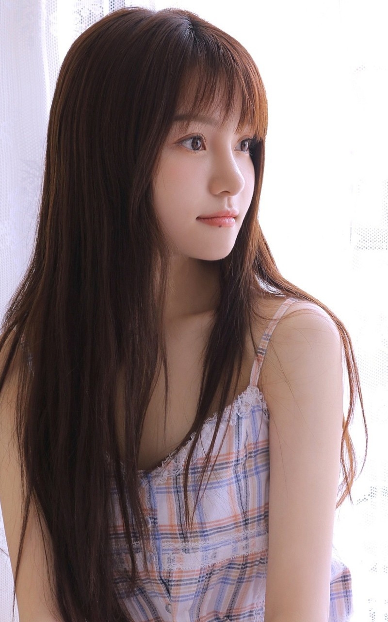 吊带裙美眉光滑牛奶肌精品套图