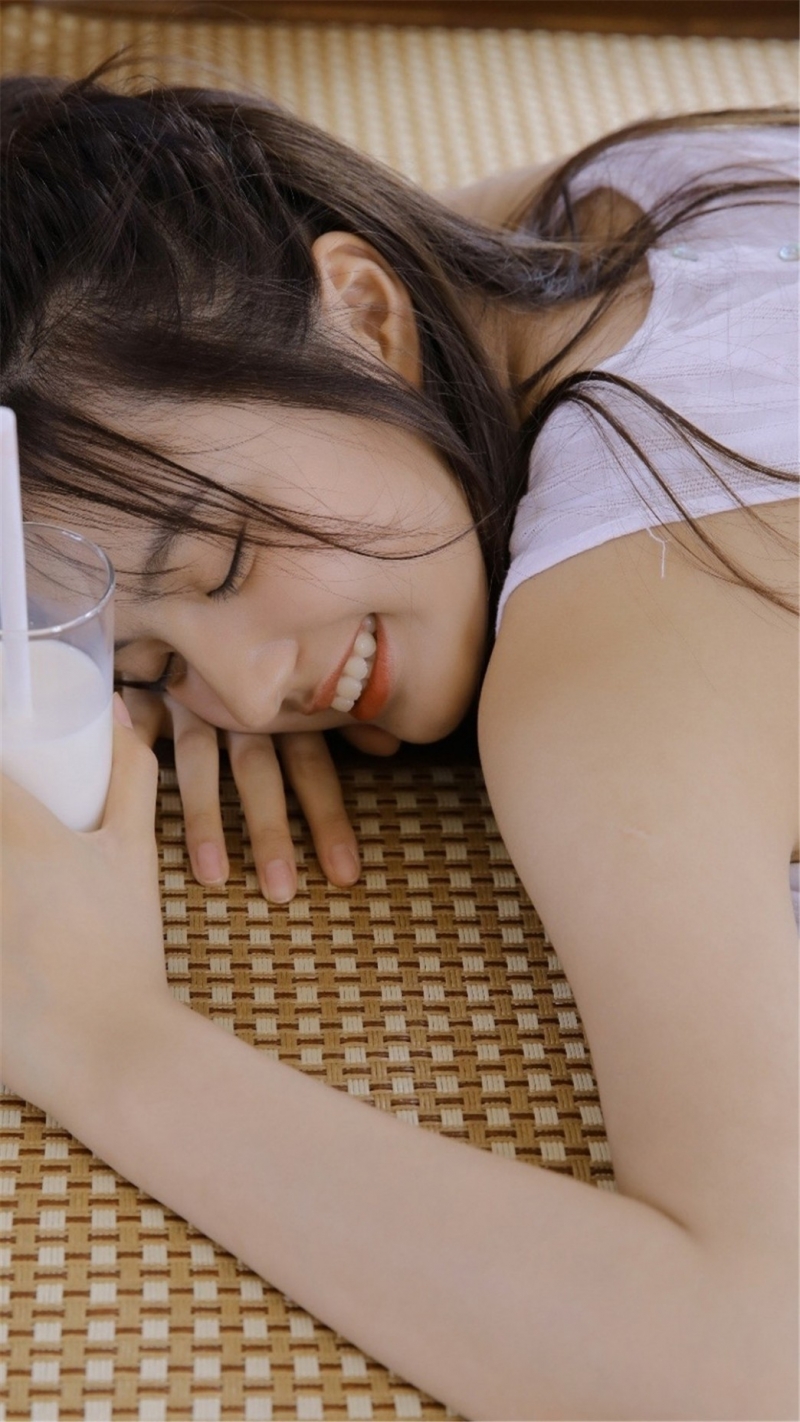 长发美女精致侧颜个人写真摄影